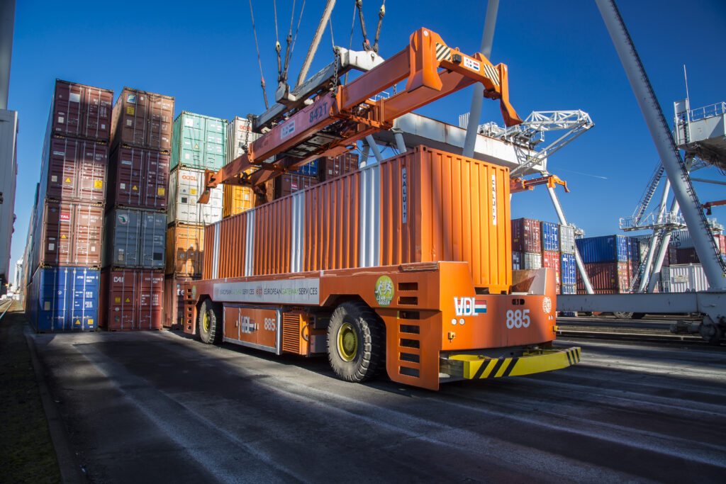 VDL gaat 77 AGV's leveren aan Rotterdamse haven