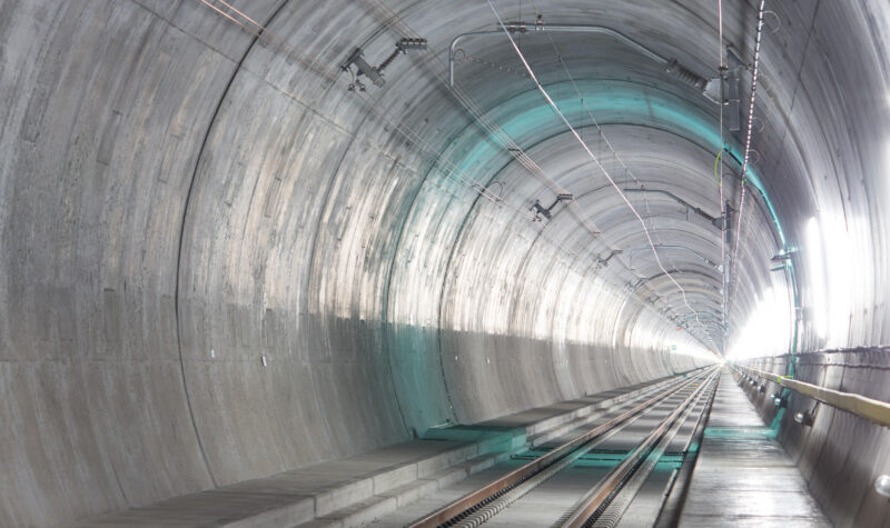 Stalen constructie voor langste spoortunnel ter wereld