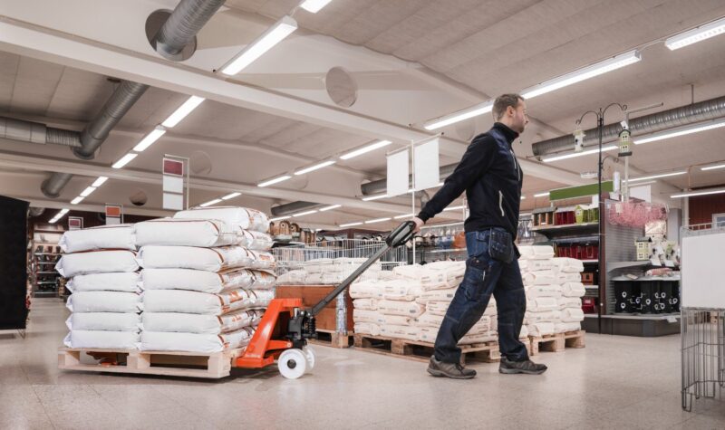 Overname Van Geel heftrucks door Prins Maasdijk